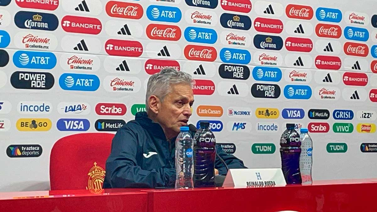 Reinaldo Rueda, director técnico de Honduras en conferencia de prensa.