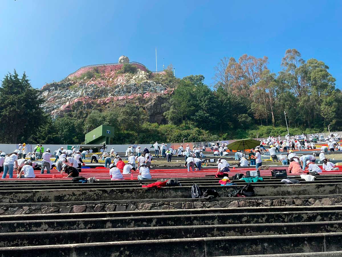 Restauración de la obra Aratmósfera de Leopoldo Flores..