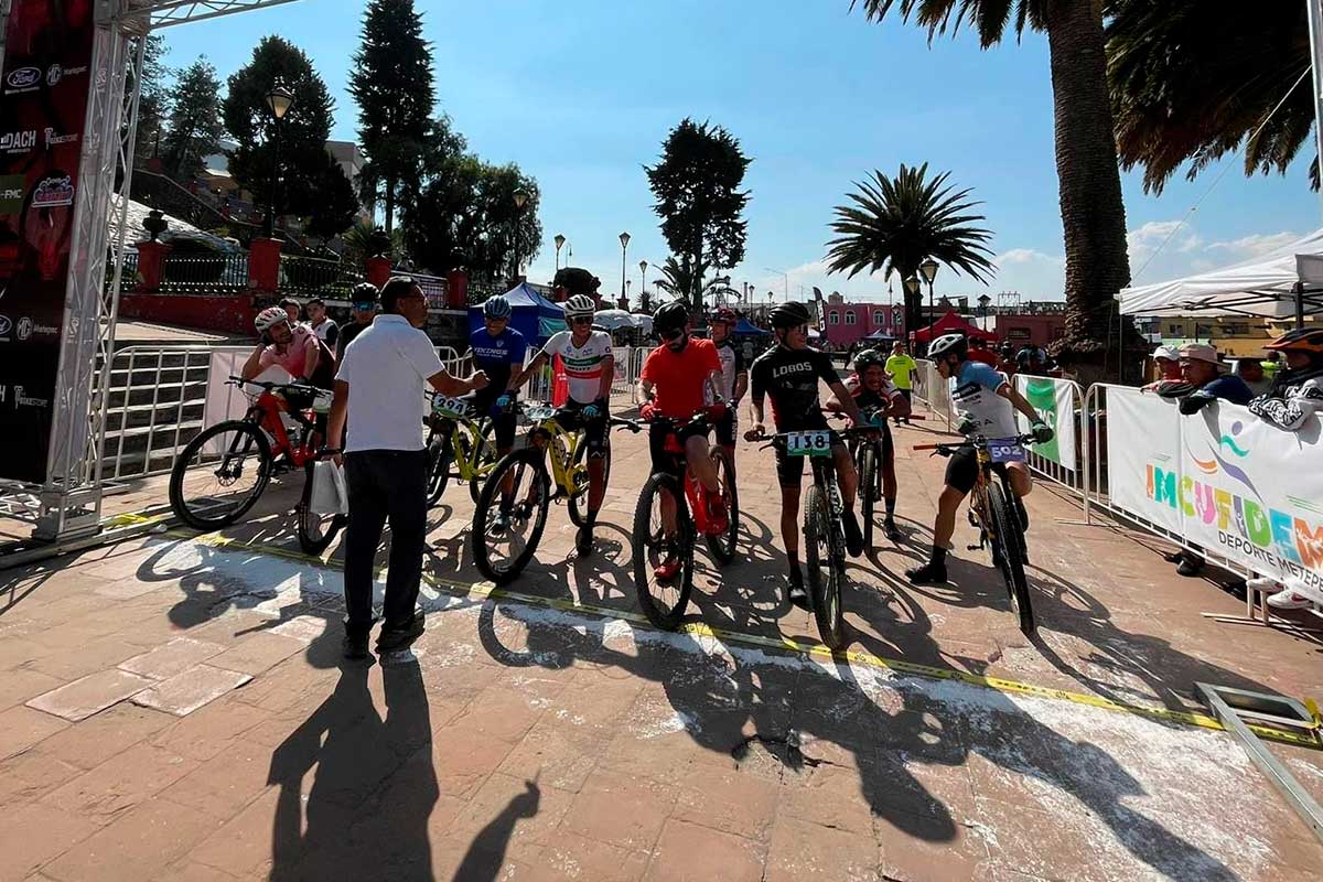 Ciclistas de Metepec en el Campeonato MTB.