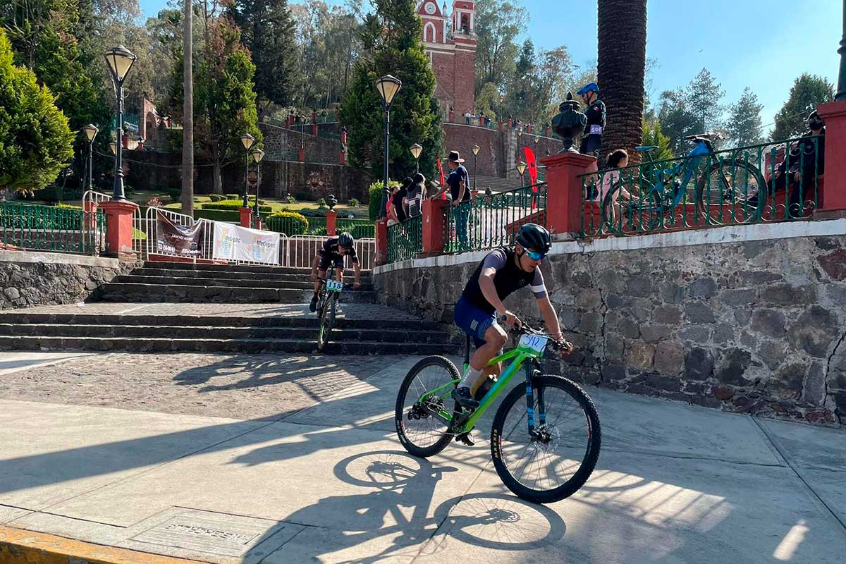 Ciclistas de Metepec en el Campeonato MTB.