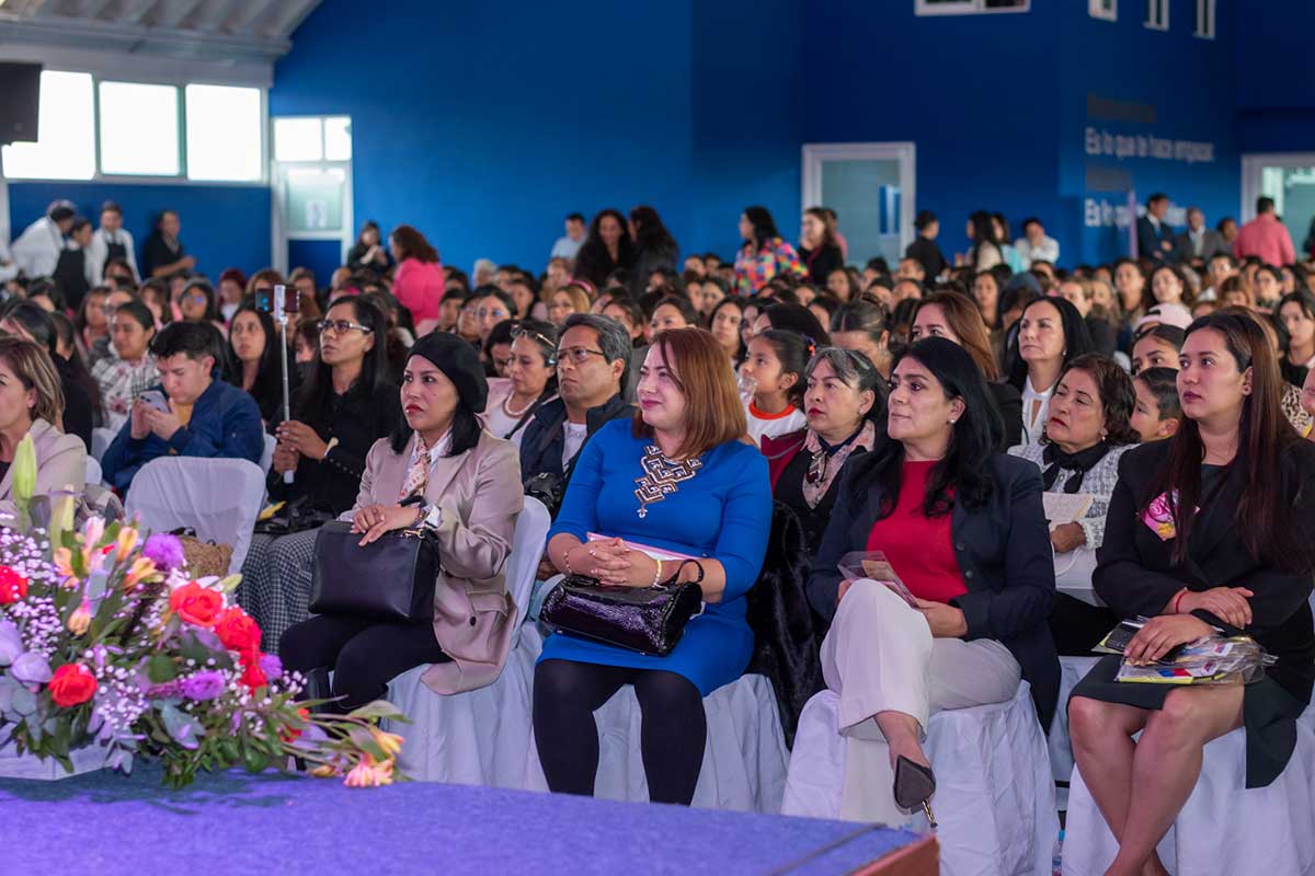 Encuentro de mujeres en la Universidad ISIMA en Toluca.
