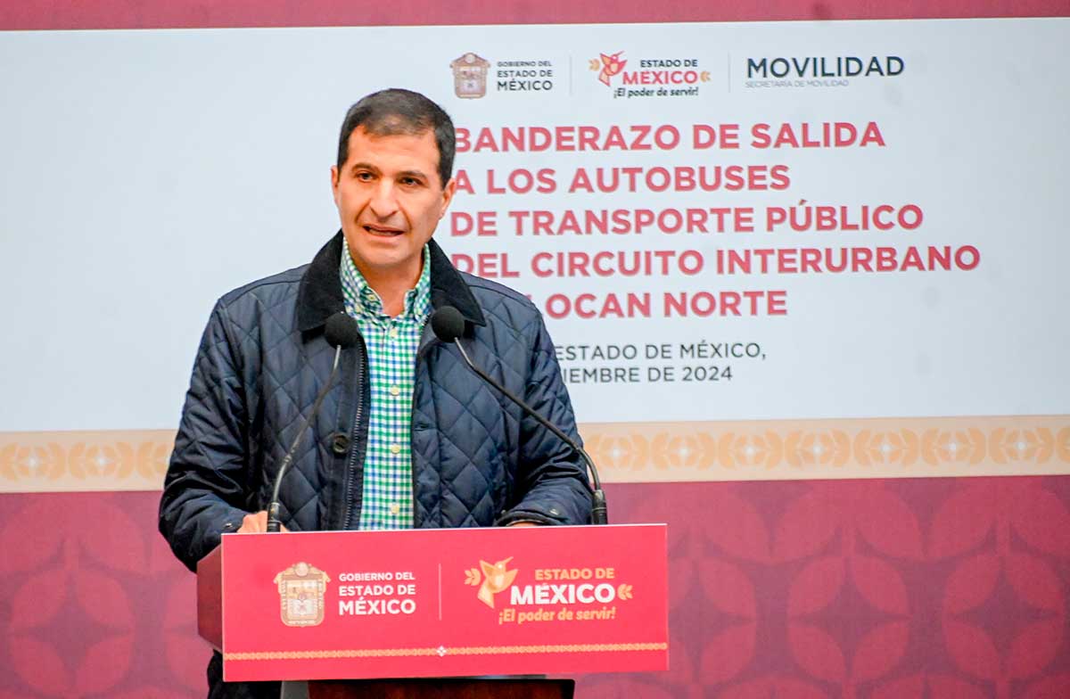 Juan Maccise o en evento de inauguracoón de transporte público y movilidad.