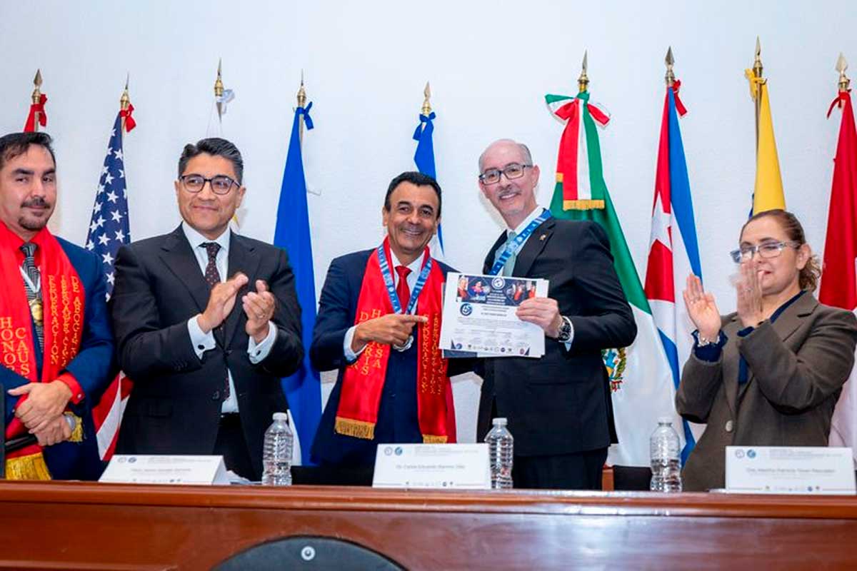 Evento de entrega de reconocimientos en materia de Derechos Humanos en la UAEMéx.