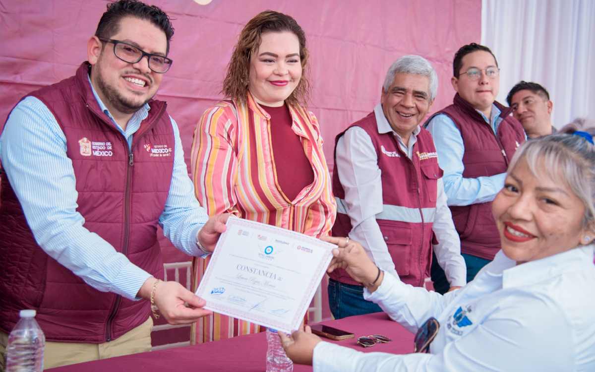 EdoMéx certifica a más mujeres como operadoras de transporte
