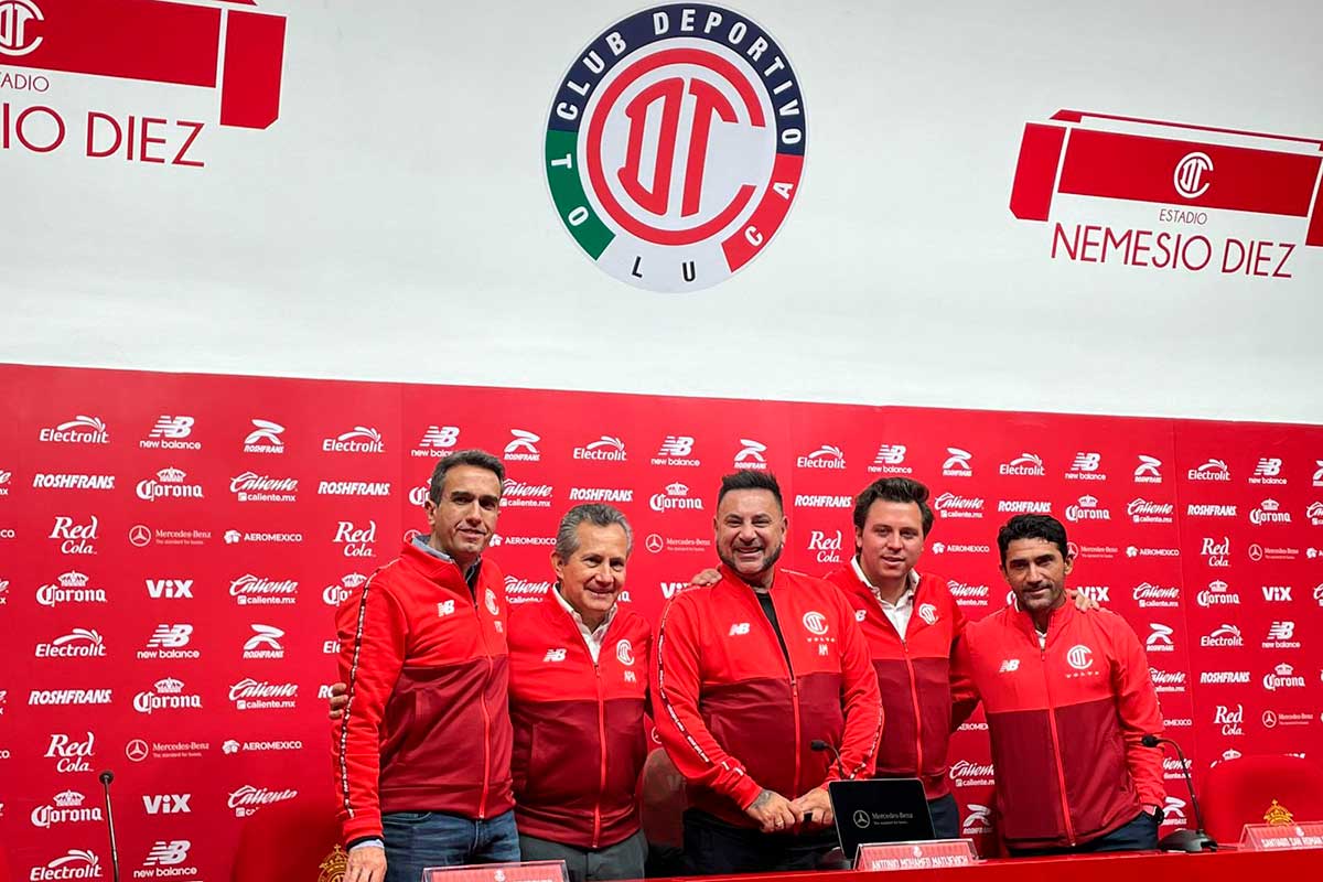 Deportivo Toluca en presentación del nuevo Director Técnico.