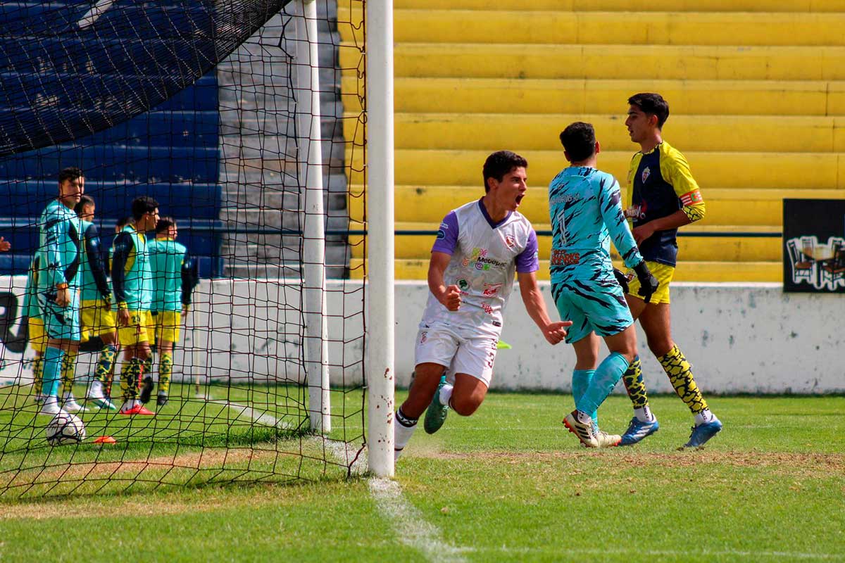 Gol de Artesanos de Metepec en encuentro con el equipo Zamora.
