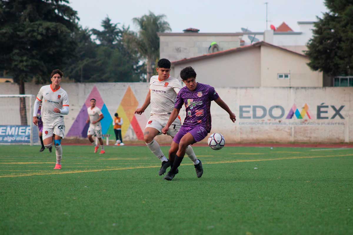 Encuentro de fútbol de los equipos de la Liga Premier Serie B de Metepec y Monterrrey.