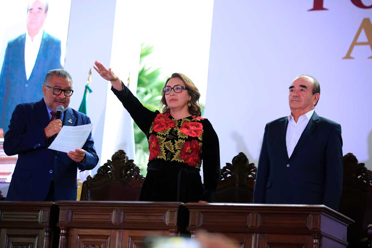 Azucena Cisneros Coss Toma Protesta como Primera Presidenta de Ecatepec: Compromiso con un Gobierno Honesto y de Transformación
