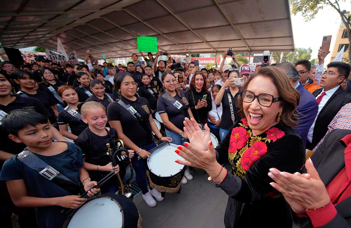 Azucena Cisneros Coss es la nueva presidenta municipal de Ecatepec.