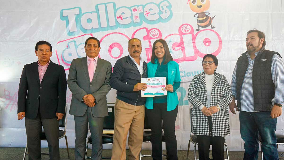 DIF Toluca celebra a 365 alumnos por graduarse de sus talleres de oficios.