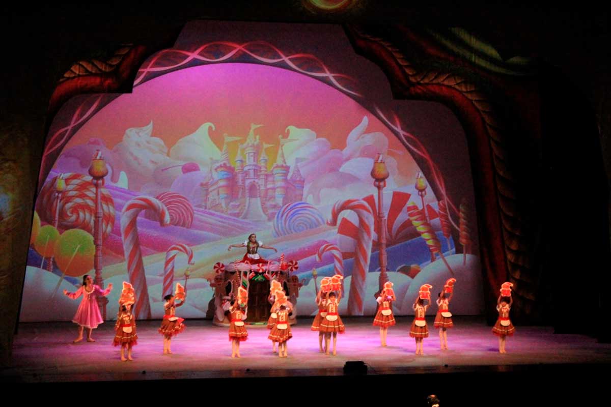 Rotundo éxito de la presentación teatrral de El Casacanueces y el Rey Ratón en el Teatro Morelos de la ciudad de Toluca.