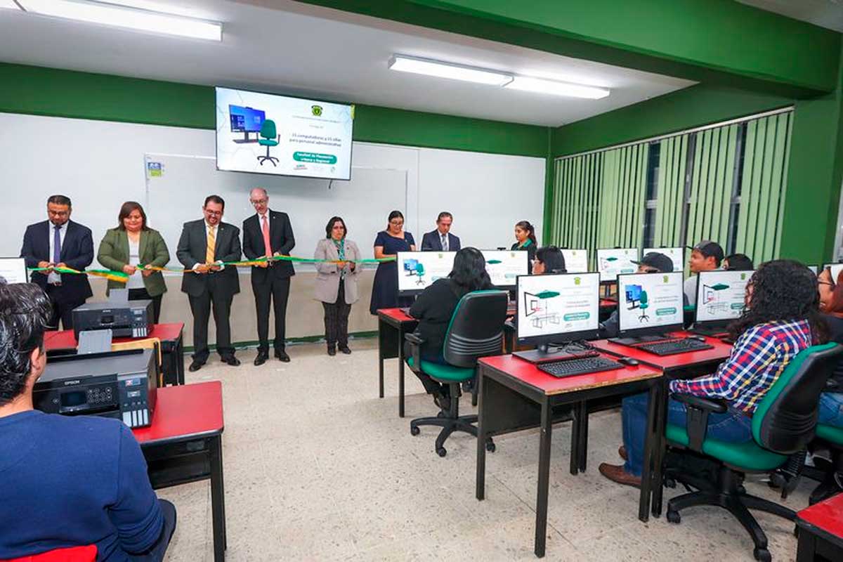 La Facultad de Planeación Urbana y Regional rinde su informe anual.
