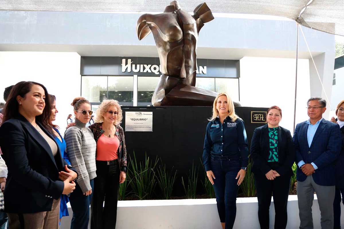 Huixquilucan Embellece su Auditorio Municipal con la Escultura “Equilibrio” de José Sacal