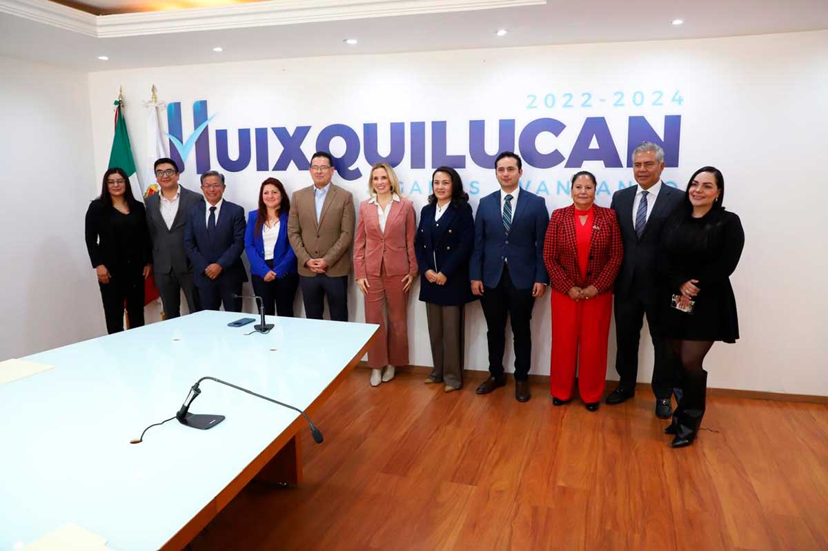 Romina Contreras Carrasco, presidenta municipal de Huixquilucan durante cabildo abierto con la ciudadanía.
