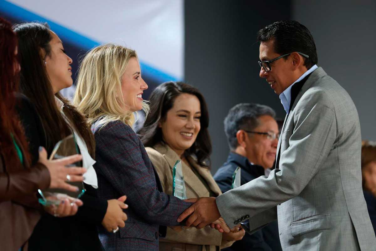 Huixquilucan premia a servidores públicos por su entrega y compromiso en contingencias 2024