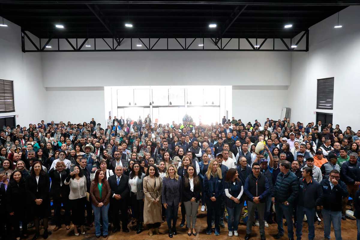 Premiacióna servidores públicos de Huixquilucan.