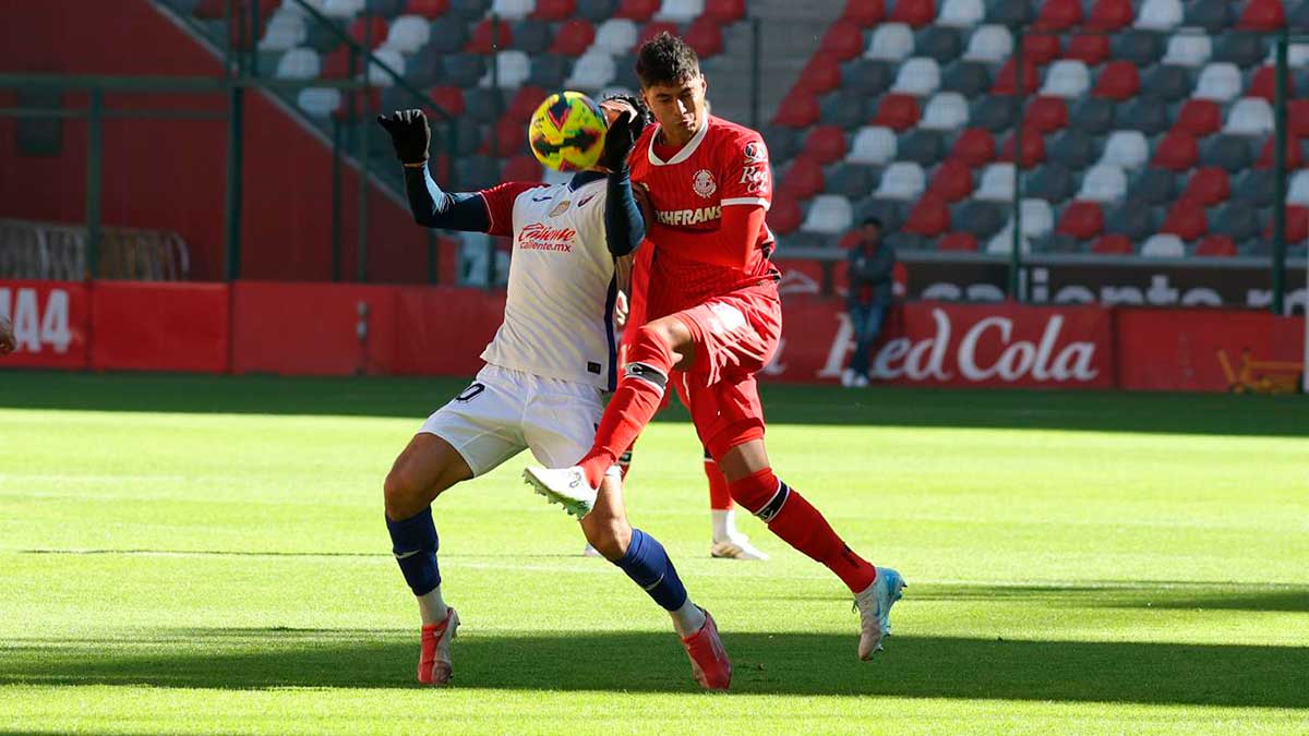 Partido del Toluca contra el Atlante.