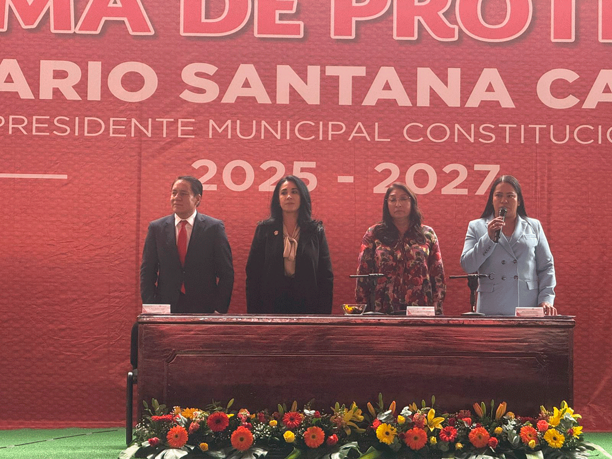 Mario Santana Carbajal rinde protesta como presidente municipal de Villa Victoria