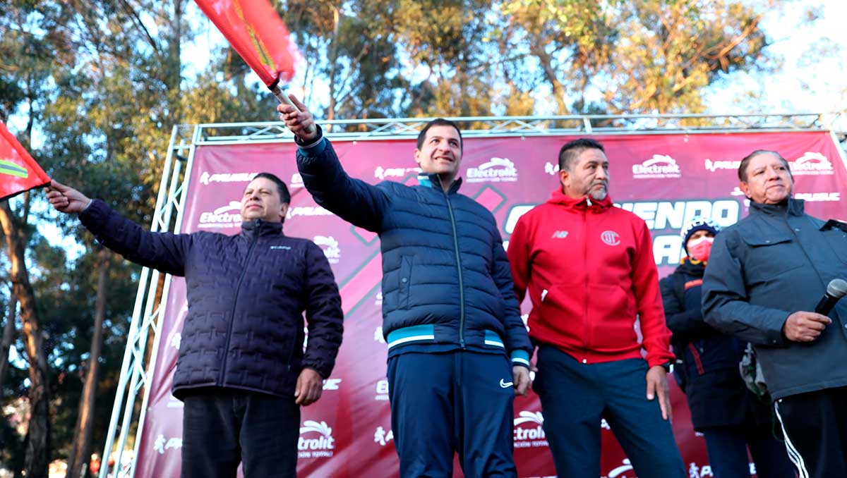 Alcalde de Toluca Juan Maccise en carrera de fin de año.