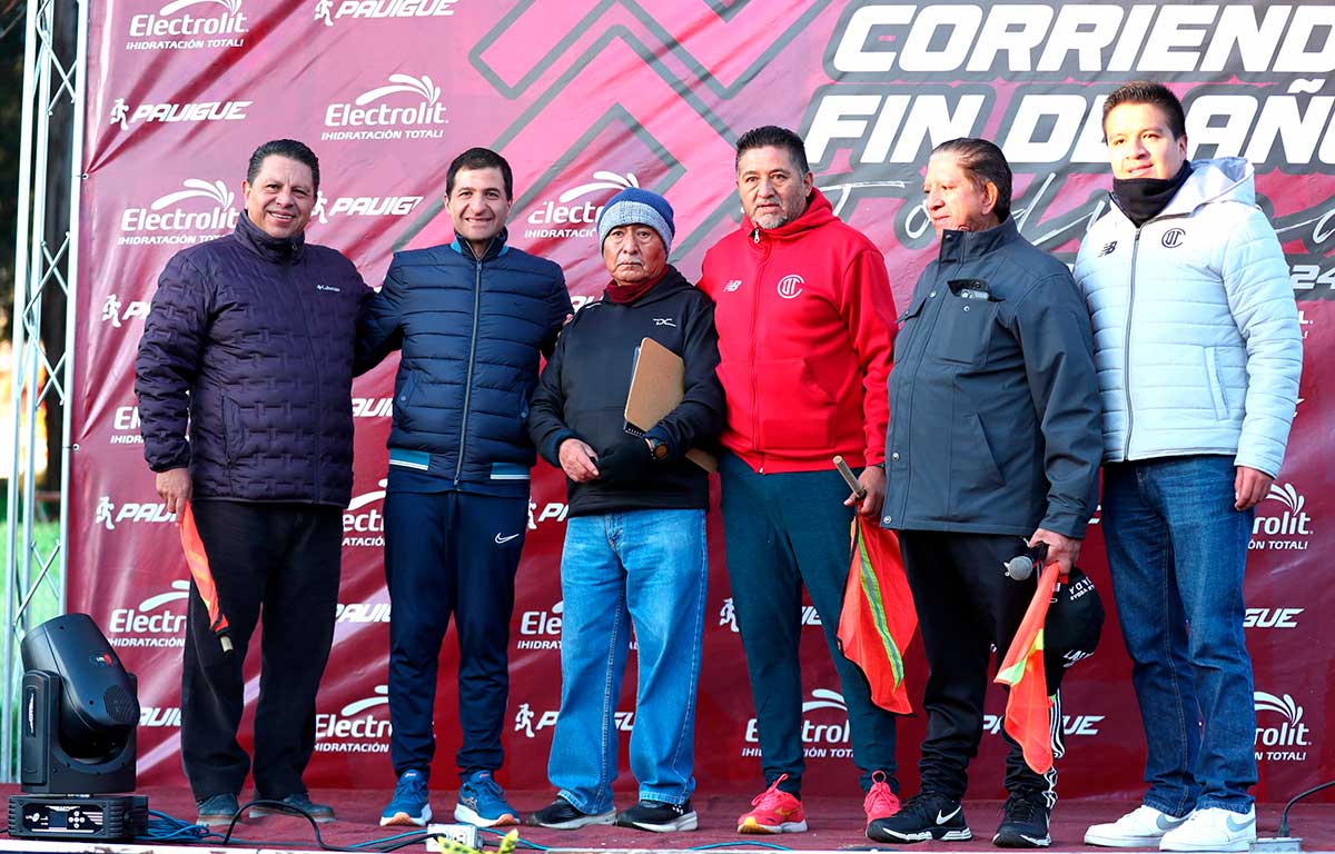 Alcalde de Toluca Juan Maccise en carrera de fin de año.