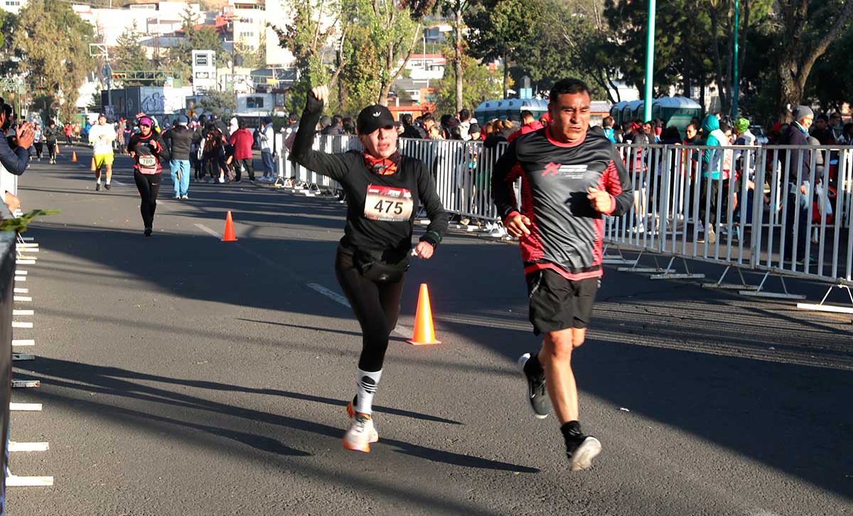 Participantes de la carrera Corriendo Fin de Año Toluca 2024.