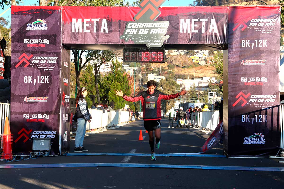 Participante de la carrera Corriendo Fin de Año Toluca 2024.