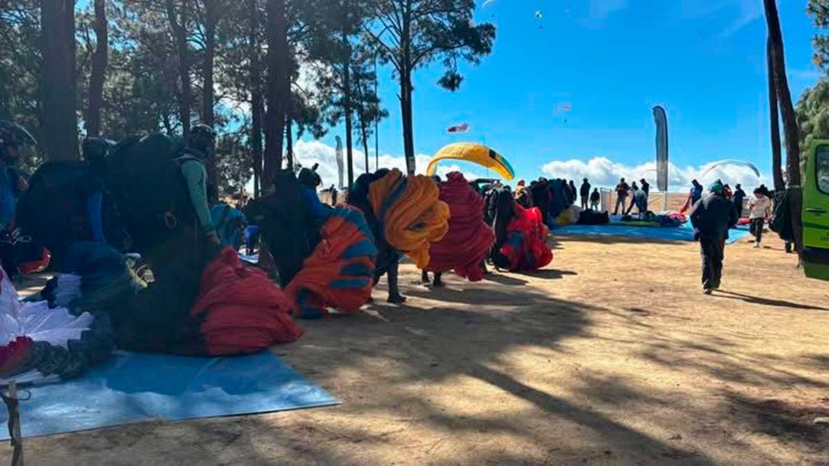 Pilotos de Parapente en el Monarca Paragliding open 2025.