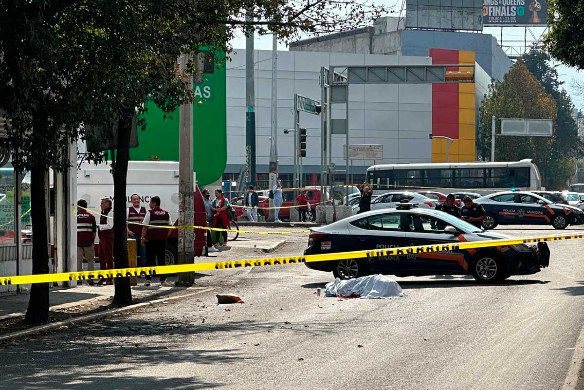 Muere Mujer Embestida por Autobús en Paseo Tollocan, Toluca