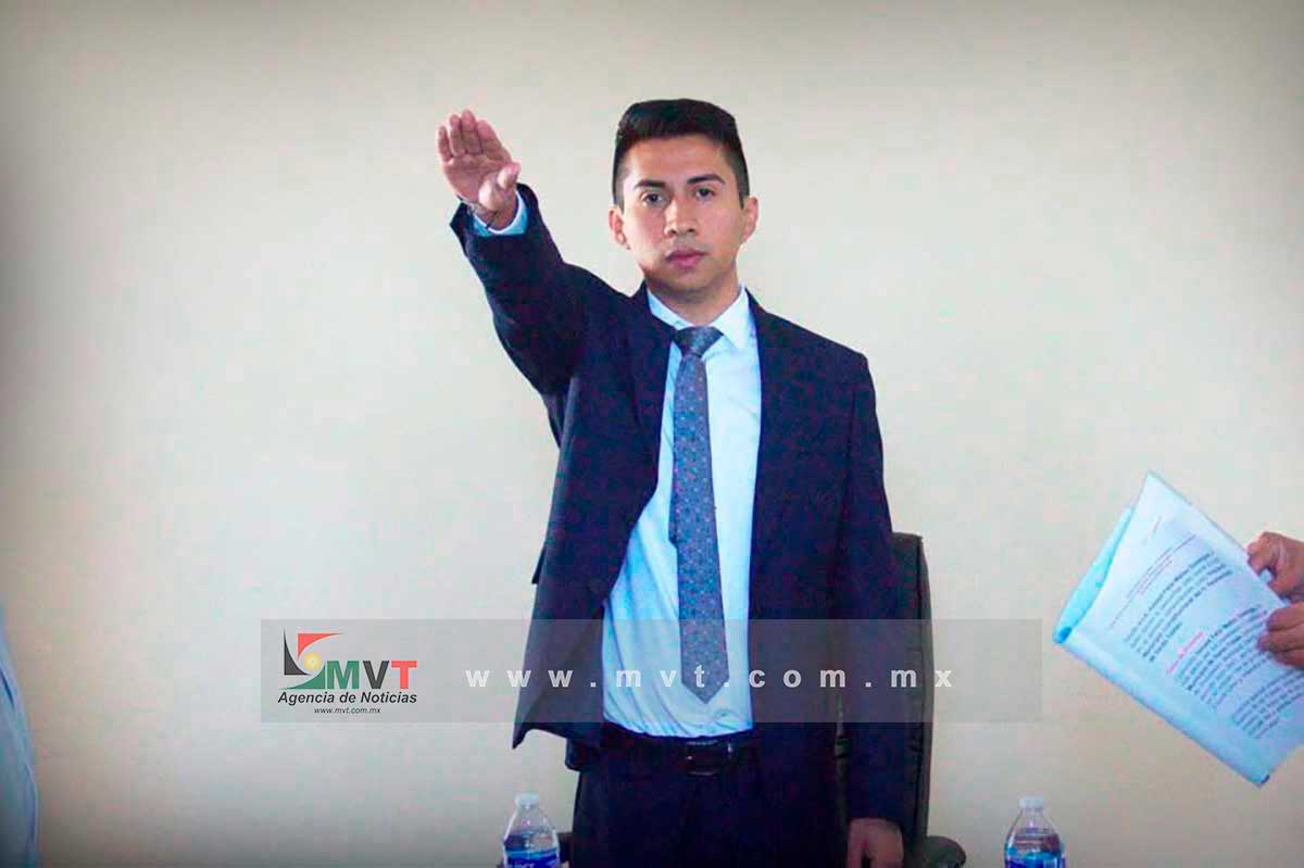 Toma de protesta de alcalde suplente de Santo Tomás de los Plátanos.