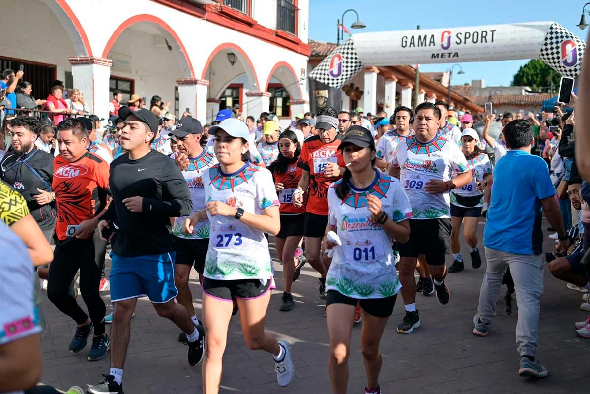 Corredores en la primera carrera del año, la Ruta del Mezcal 2025.
