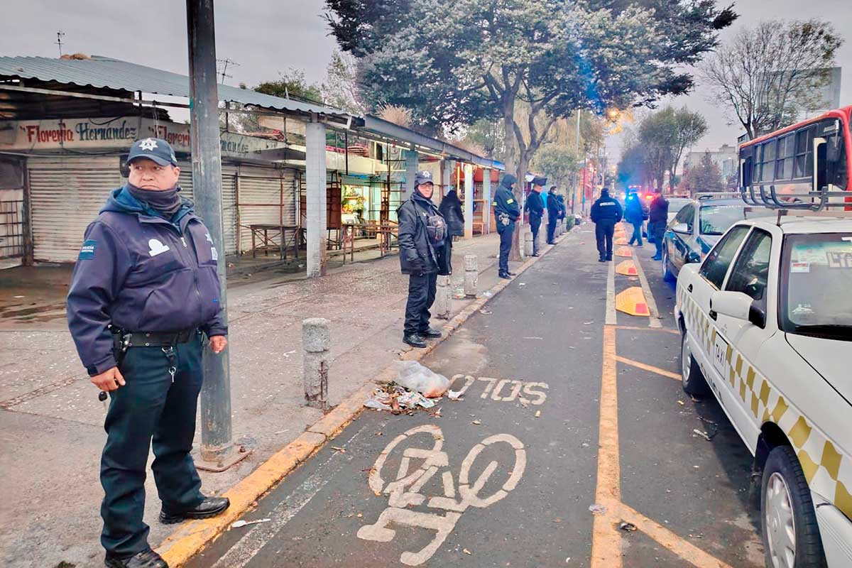 Operativo en Toluca para evitar el comercio ambulante en época decembrinas.