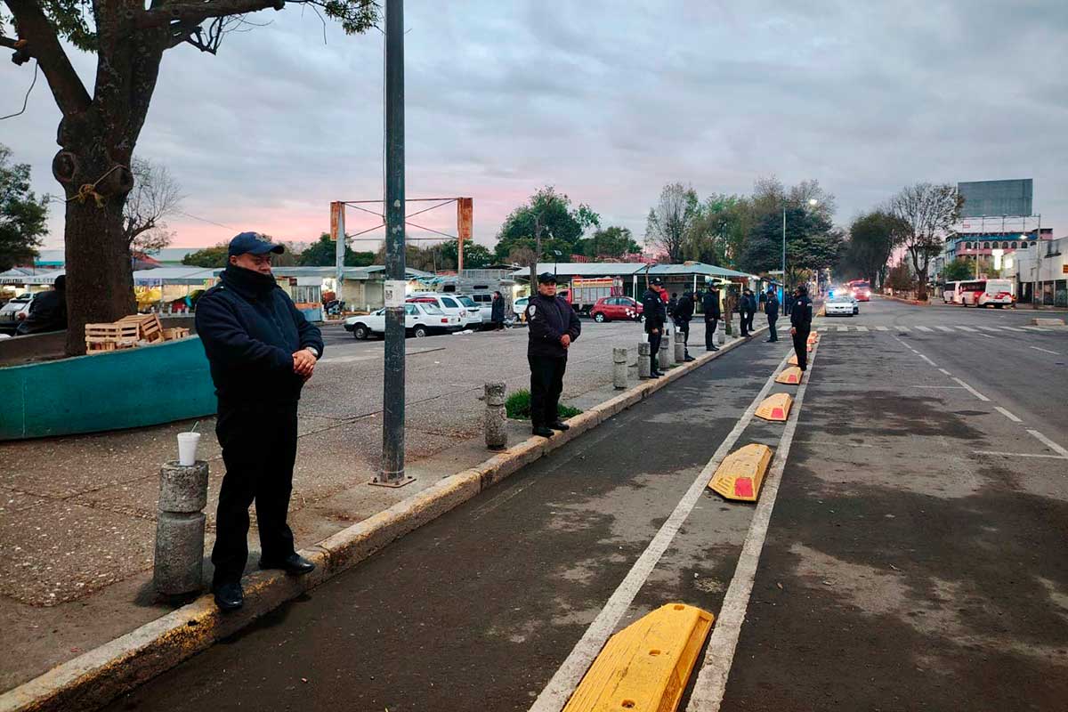 Operativo en Toluca para evitar el comercio ambulante en época decembrinas.