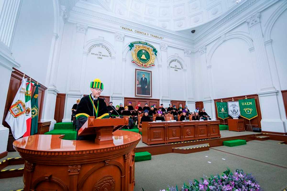 Ceremonia de entrega de grados en la UAEMéx.