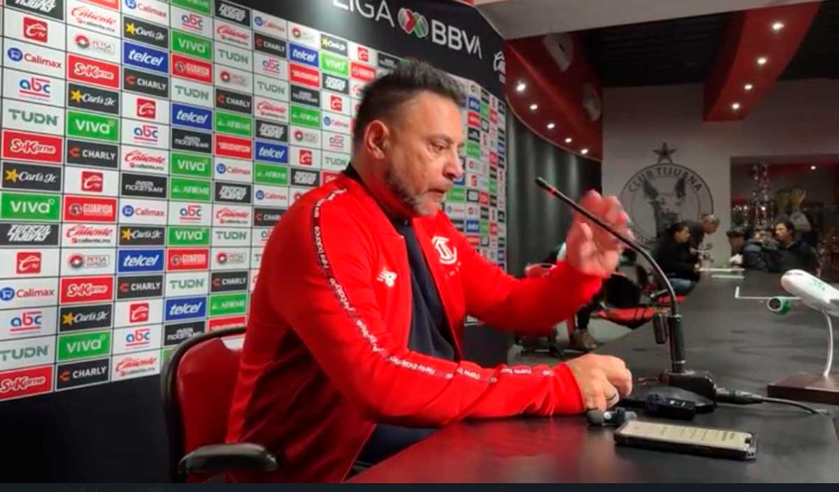 Antonio Mohamed, director técnico de los Diablos Rojos de Toluca en conferencia de prensa.