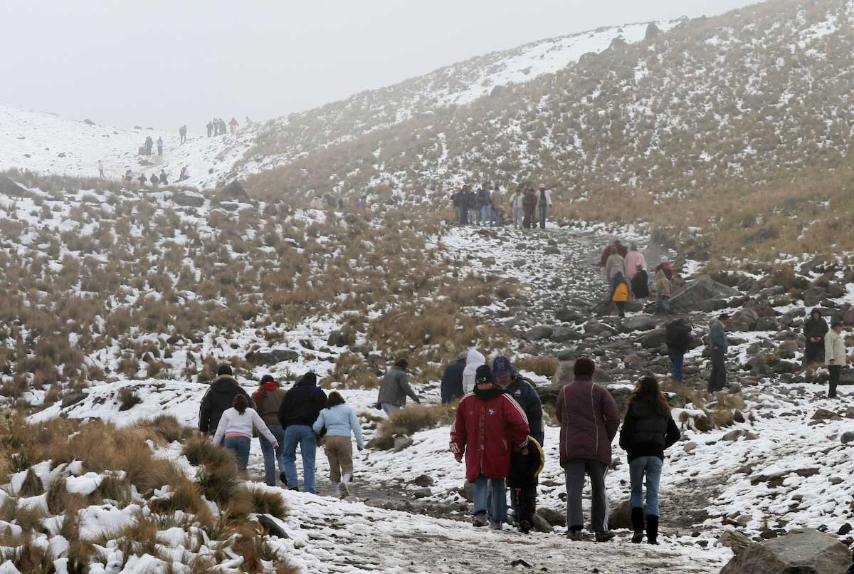 Autoridades cierran acceso al Nevado de Toluca por bajas temperaturas