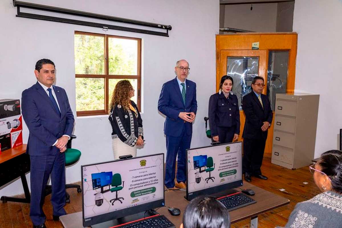 Redctor de la UAEMéx en segundo informe del Centro Universitario Tenancingo.