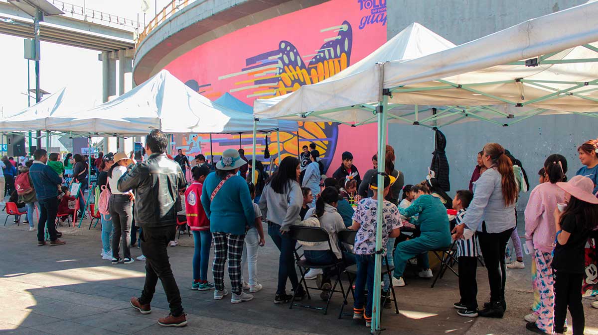 Los habitantes participan de la primera tarde cultural del 2025 en Toluca.