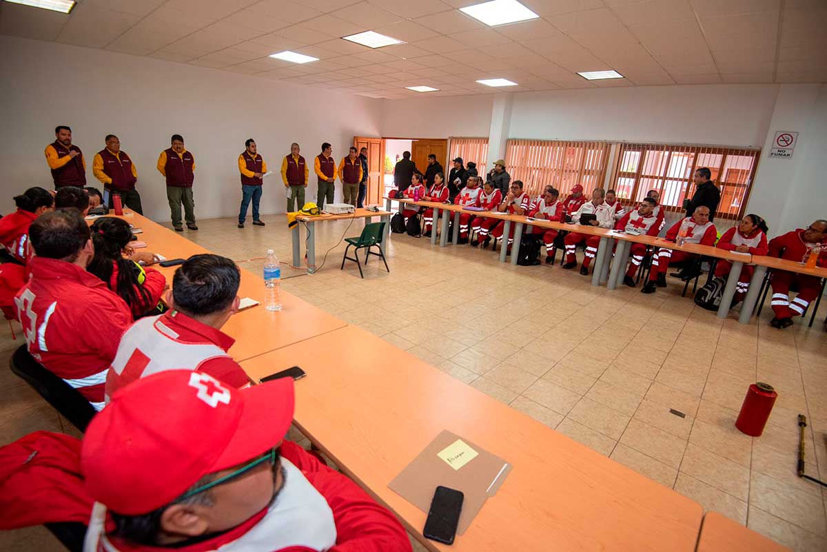 Cruz Roja Mexicana recibe capacitación de Probosque para combatir incendios forestales.