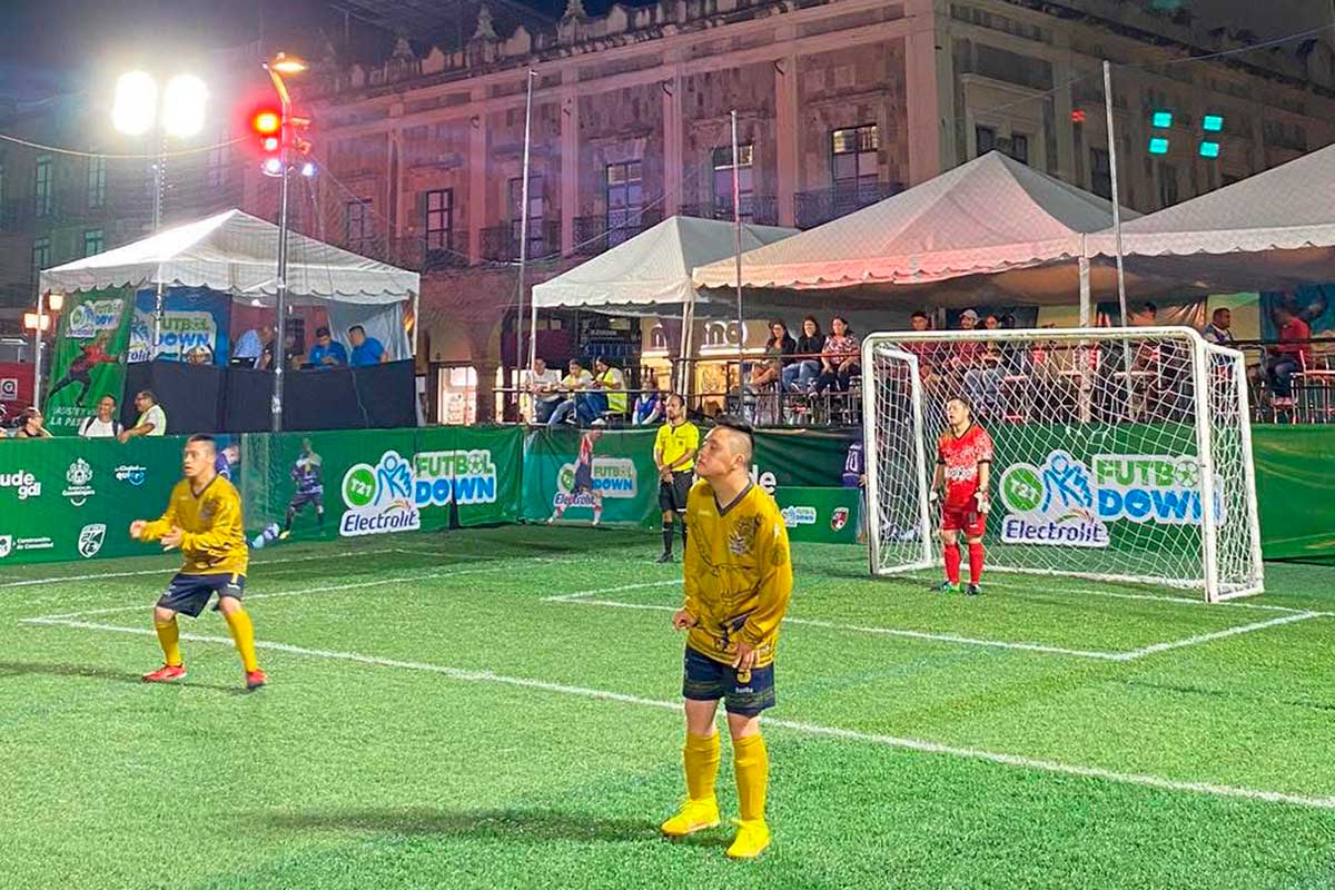 Jugadores de fútbol Gladiadores Especiales para personas con discapacidad.
