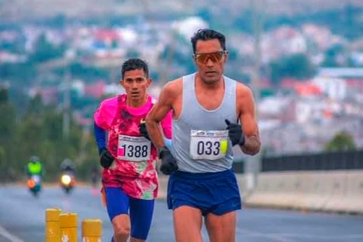 Juan Luis Barrios brilla en el Medio Maratón de Houston