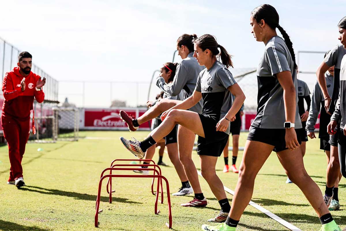 Las Diablas Rojas del Toluca se preparan para el Torneo Clausura 2025.