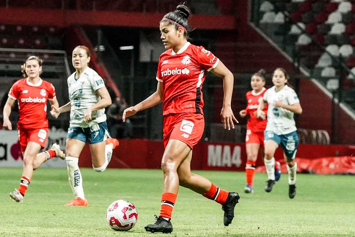 Querétaro deroota a las Diablas Rojas del Toluca.