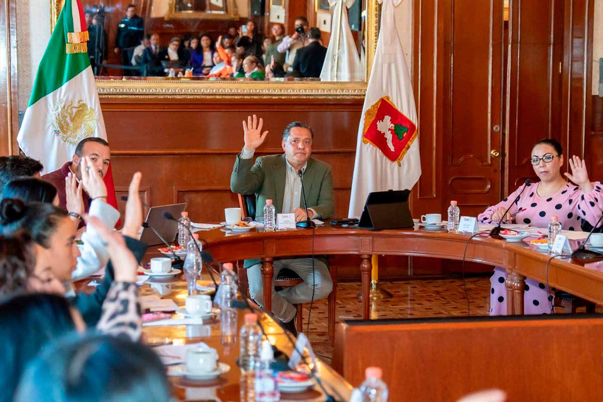 El gobierno de Toluca designa a su contralor interno municipal.