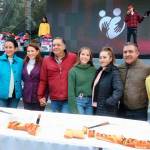 El presidente municipal de Toluca y la presidenta honoraria del DIF municipal en el Festival de Día de Reyes.