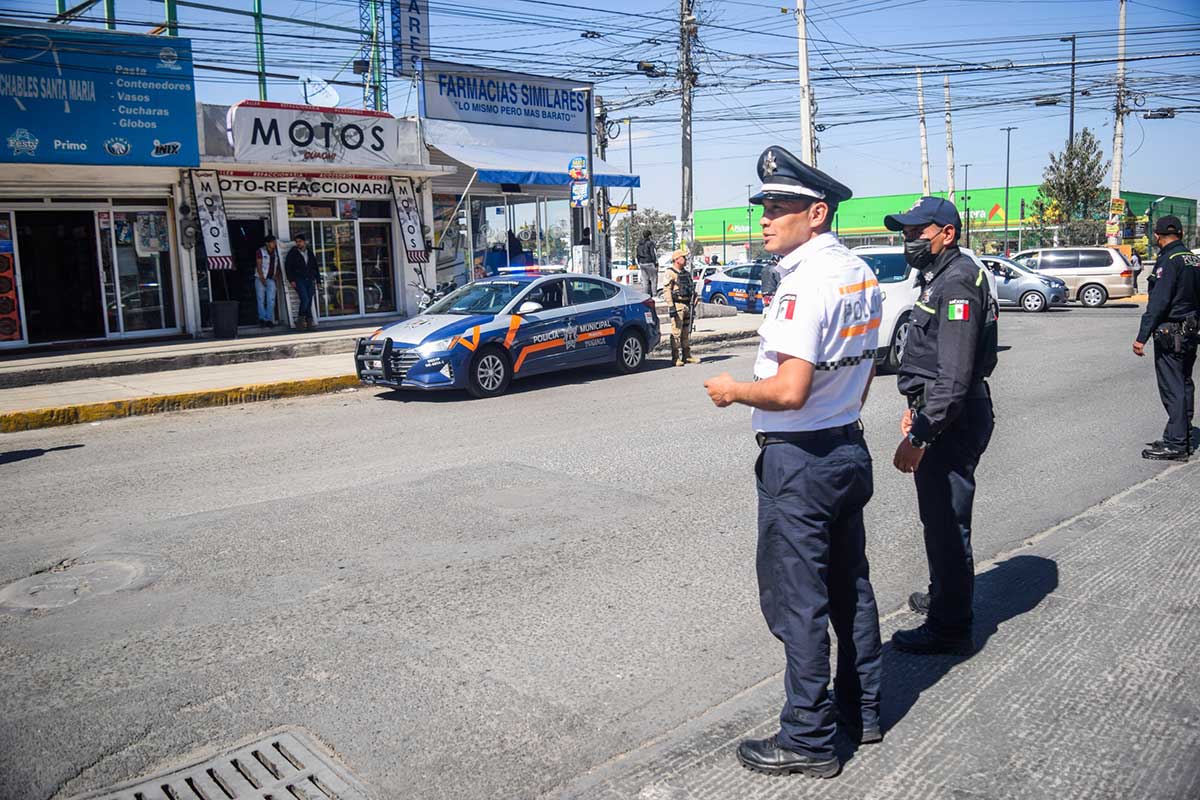Elementos de Seguridad de toluca realizan operativos en vialidades de la ciudad.