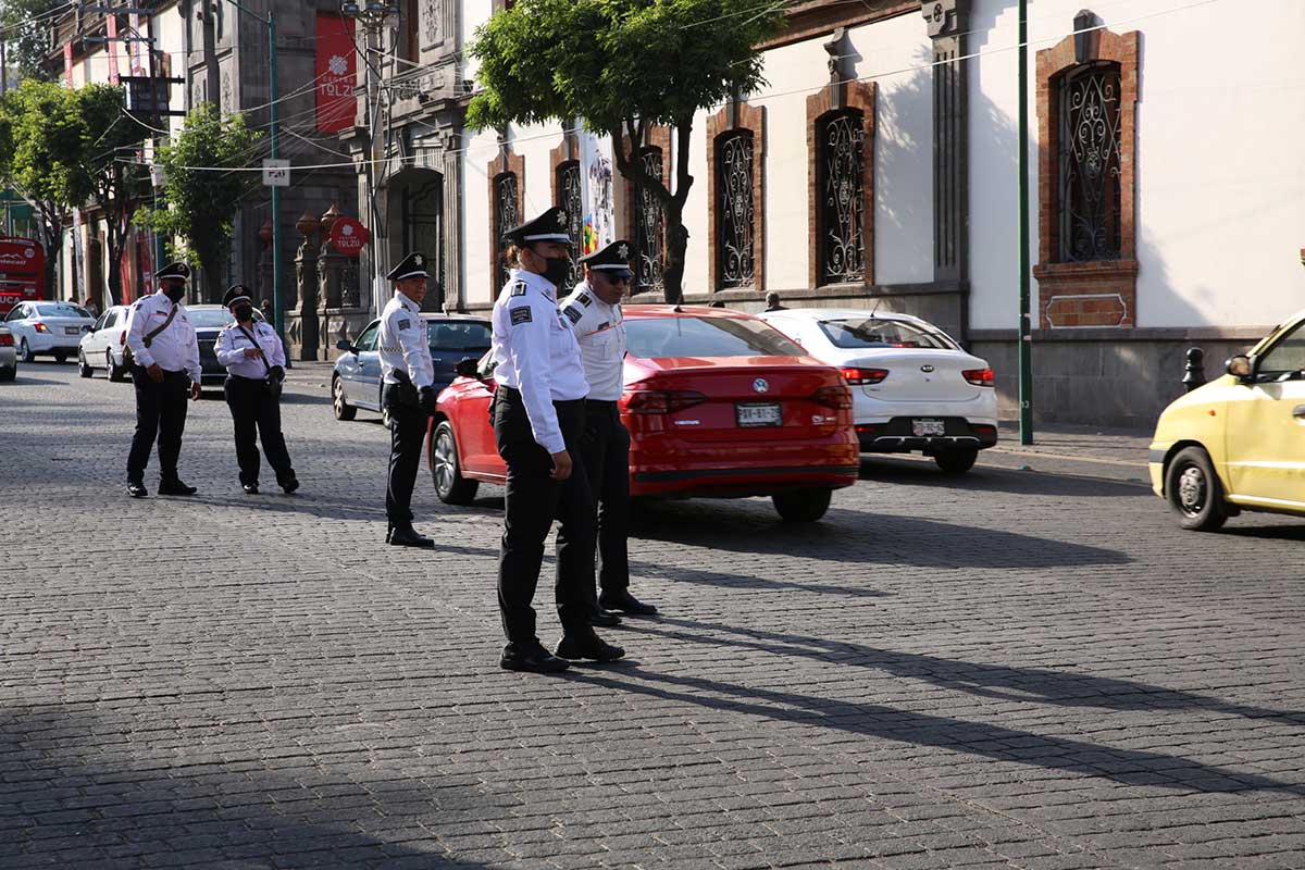 Elementos de corporaciones policiacas de Toluca realizan operativos vehiculares.
