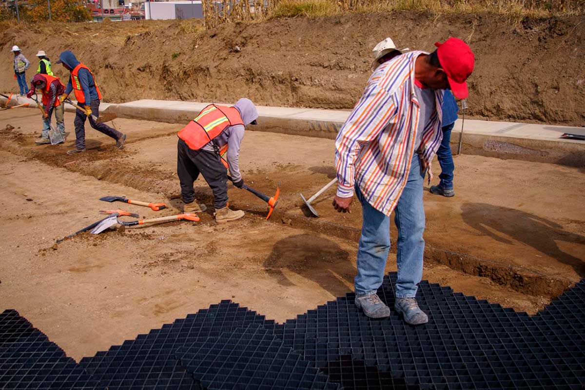 Empleados de la capital mexiquense rehabilitando callles.