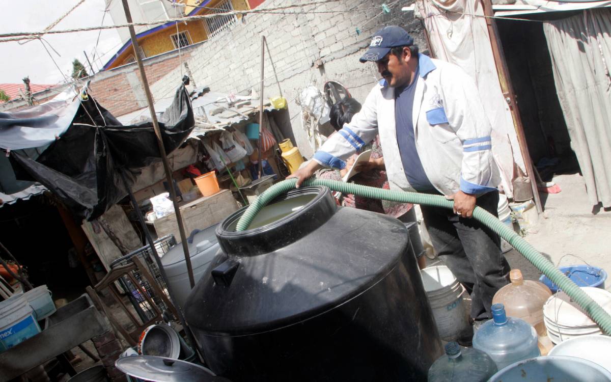 Ayuntamiento de Toluca mantiene la distribución de pipas con agua potable