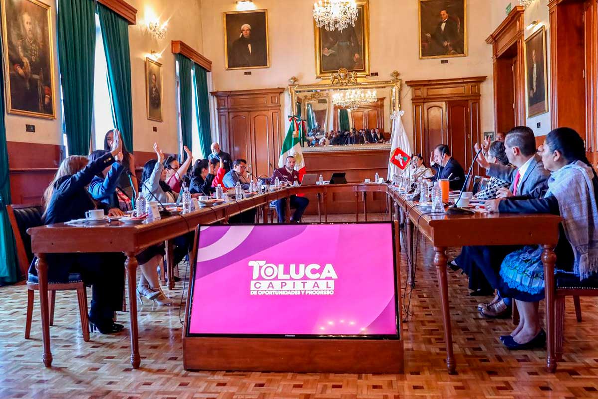Cabildo de Toluca en sesión.