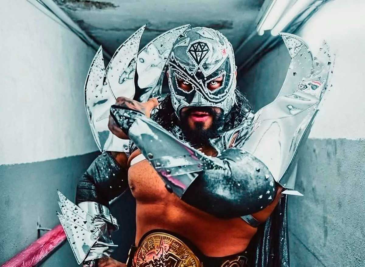 DMT Azúl contra Dr. Wagner Jr. en función de lucha libre Triple A en Toluca.